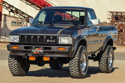 1983 Toyota Pickup SR5 4×4 5-Speed (black)